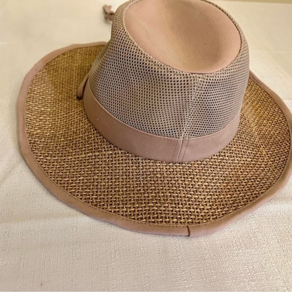 Vintage Woolrich Spring Garden Hat